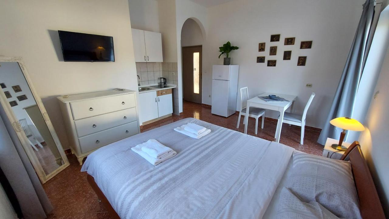 Appartement Soline Ada à Pjescana Uvala Extérieur photo