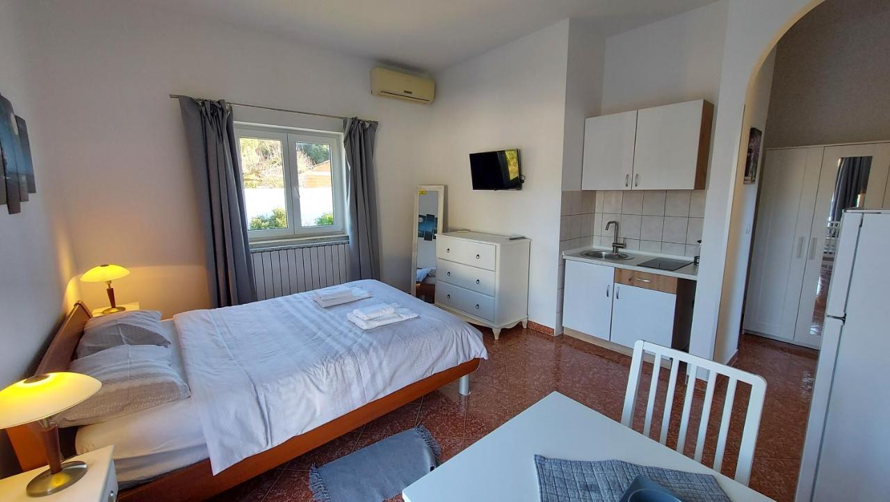 Appartement Soline Ada à Pjescana Uvala Extérieur photo
