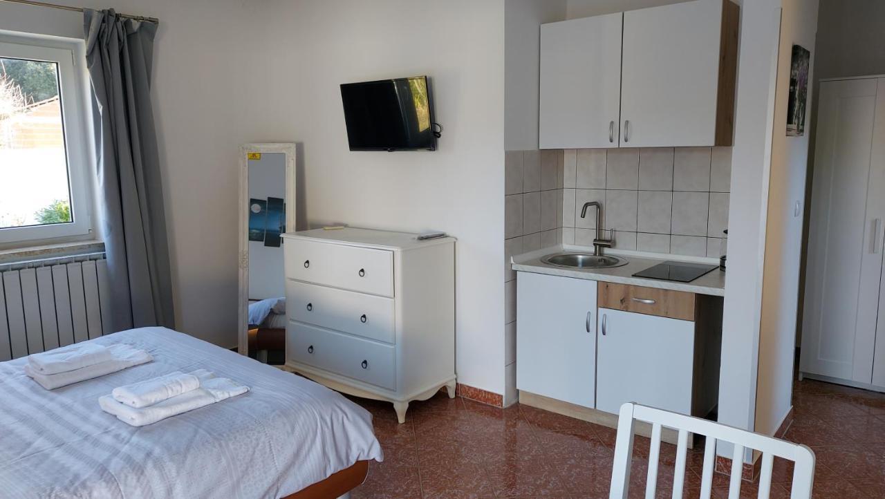 Appartement Soline Ada à Pjescana Uvala Extérieur photo