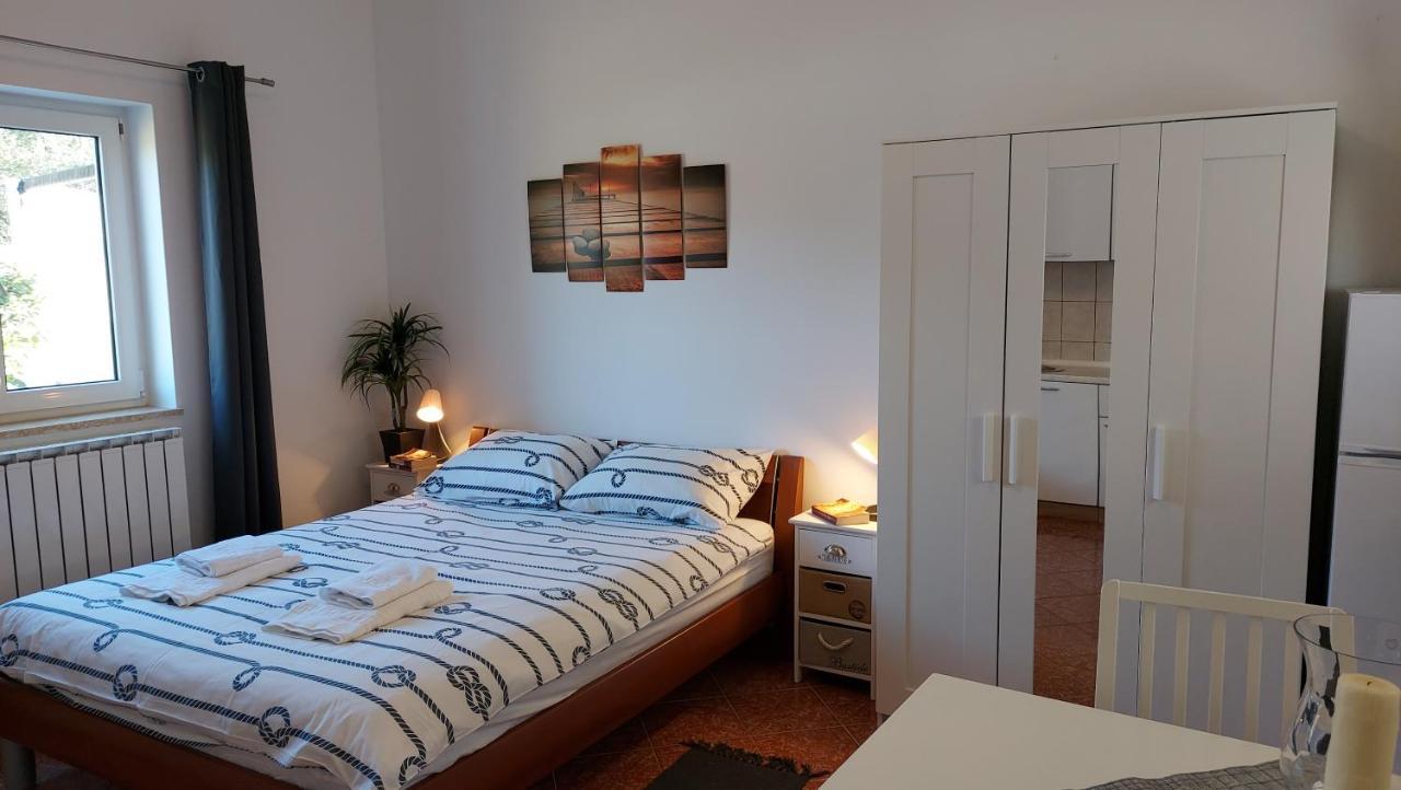 Appartement Soline Ada à Pjescana Uvala Extérieur photo