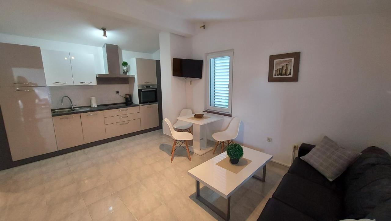 Appartement Soline Ada à Pjescana Uvala Extérieur photo