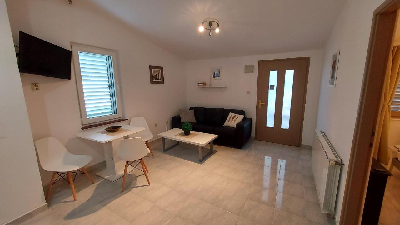 Appartement Soline Ada à Pjescana Uvala Extérieur photo