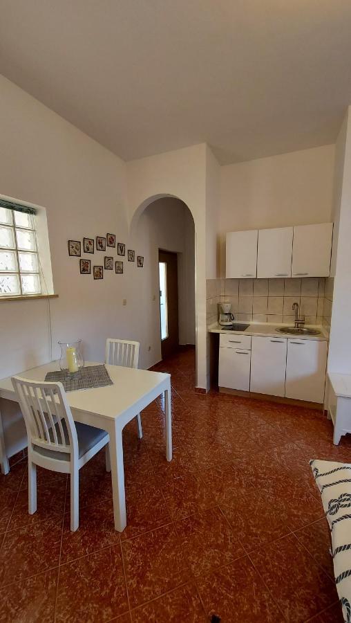 Appartement Soline Ada à Pjescana Uvala Extérieur photo