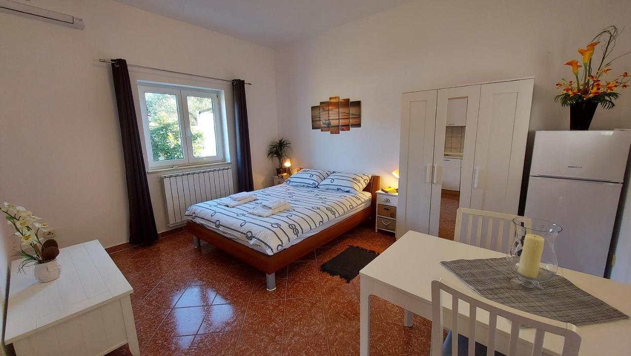 Appartement Soline Ada à Pjescana Uvala Extérieur photo
