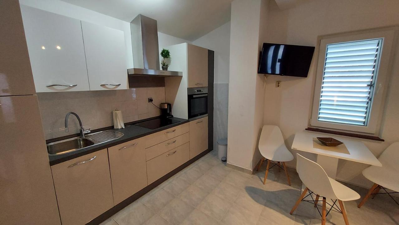 Appartement Soline Ada à Pjescana Uvala Extérieur photo