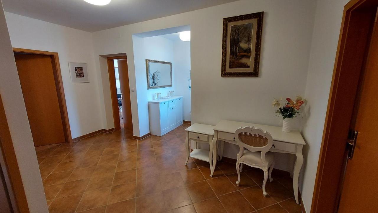 Appartement Soline Ada à Pjescana Uvala Extérieur photo