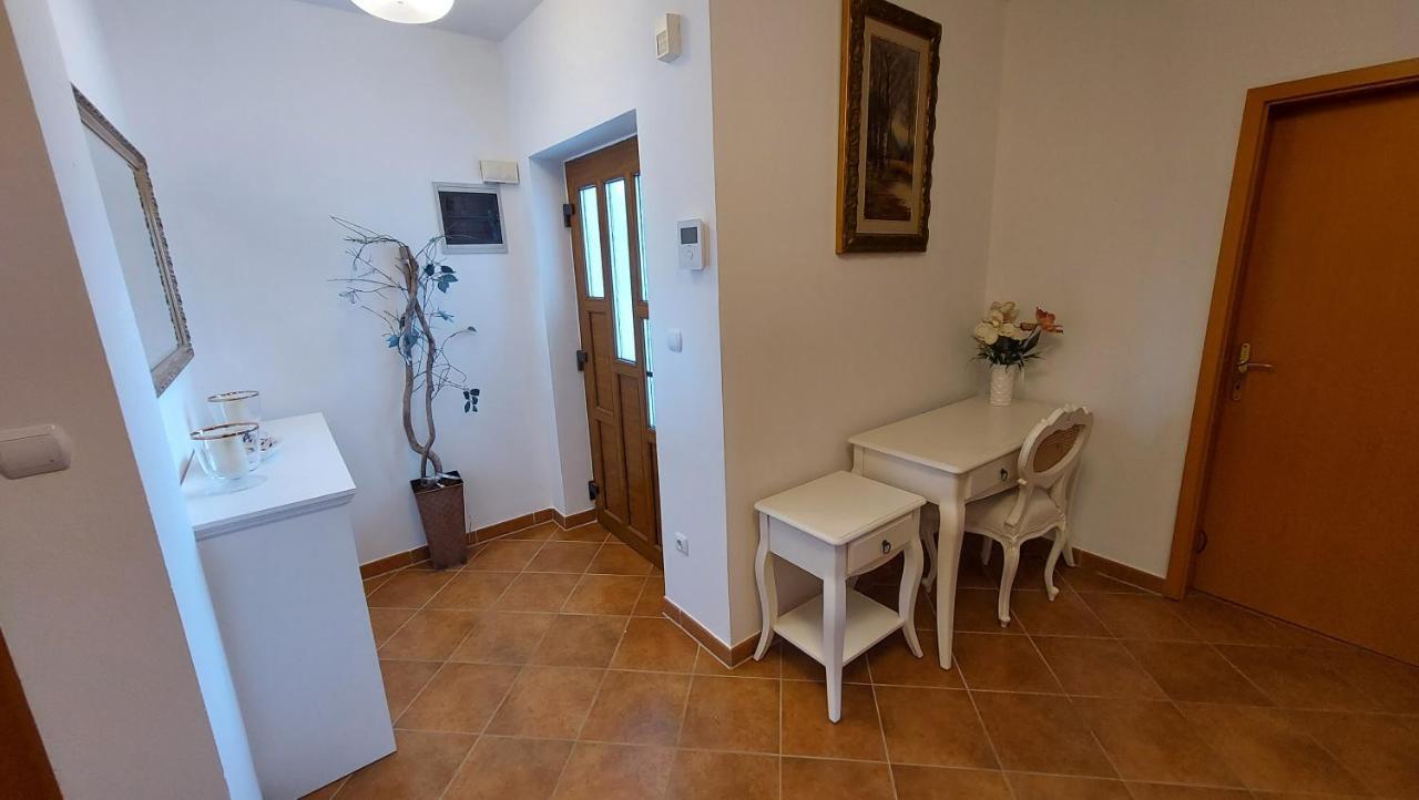 Appartement Soline Ada à Pjescana Uvala Extérieur photo