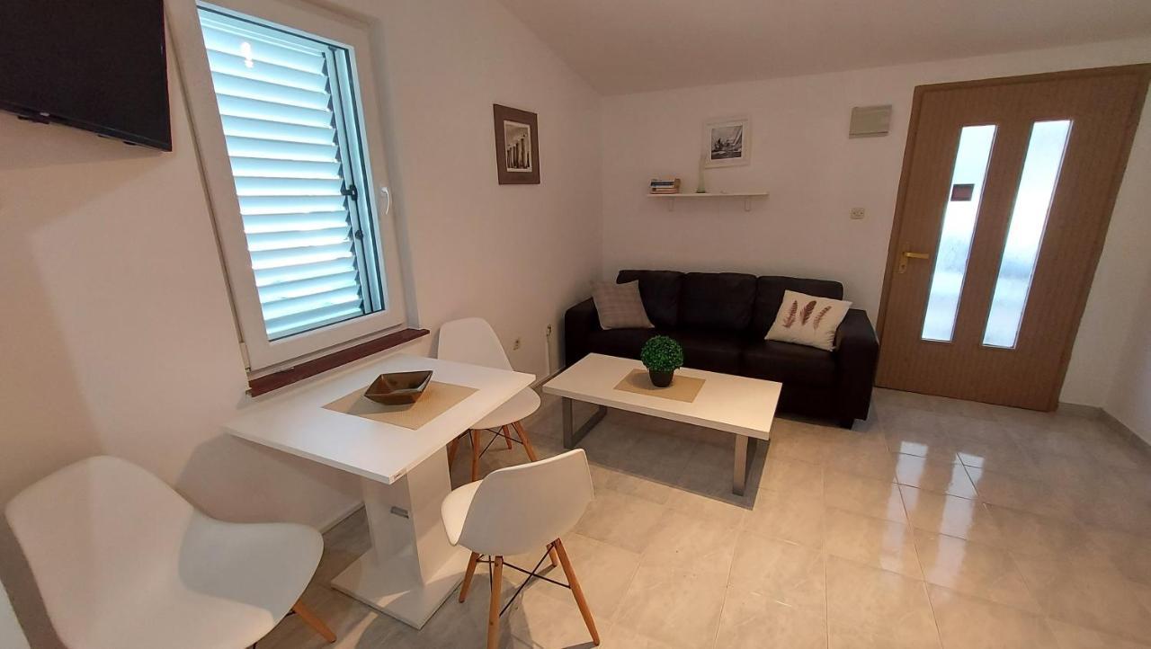 Appartement Soline Ada à Pjescana Uvala Extérieur photo