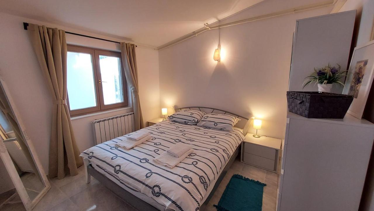 Appartement Soline Ada à Pjescana Uvala Extérieur photo