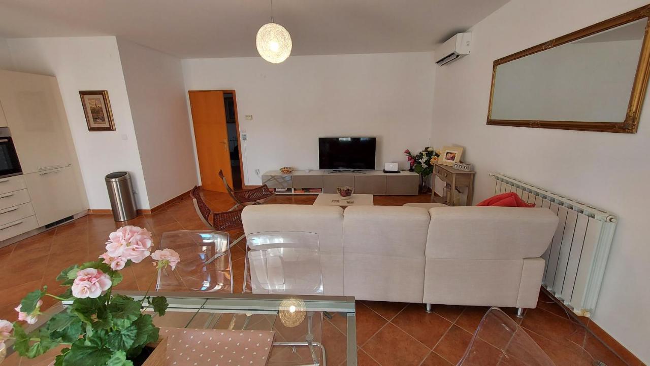 Appartement Soline Ada à Pjescana Uvala Extérieur photo
