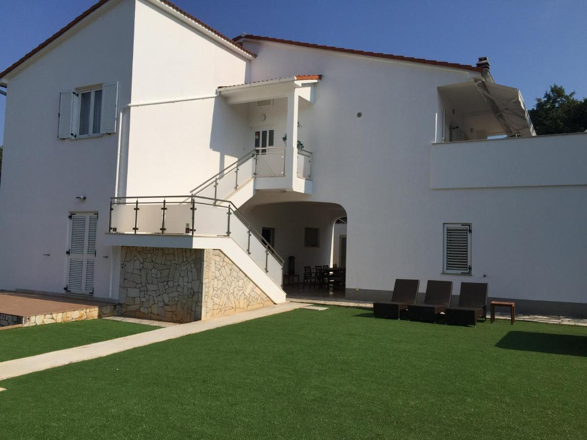 Appartement Soline Ada à Pjescana Uvala Extérieur photo