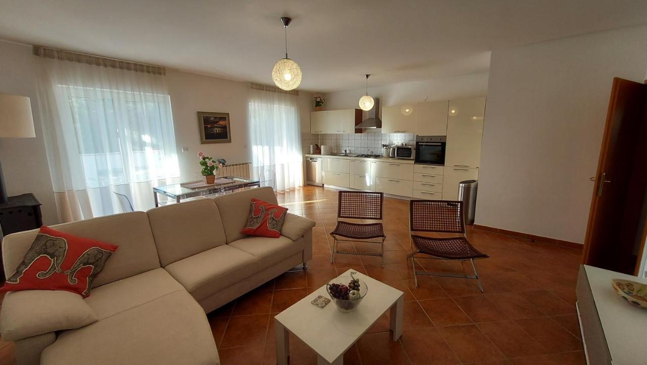 Appartement Soline Ada à Pjescana Uvala Extérieur photo