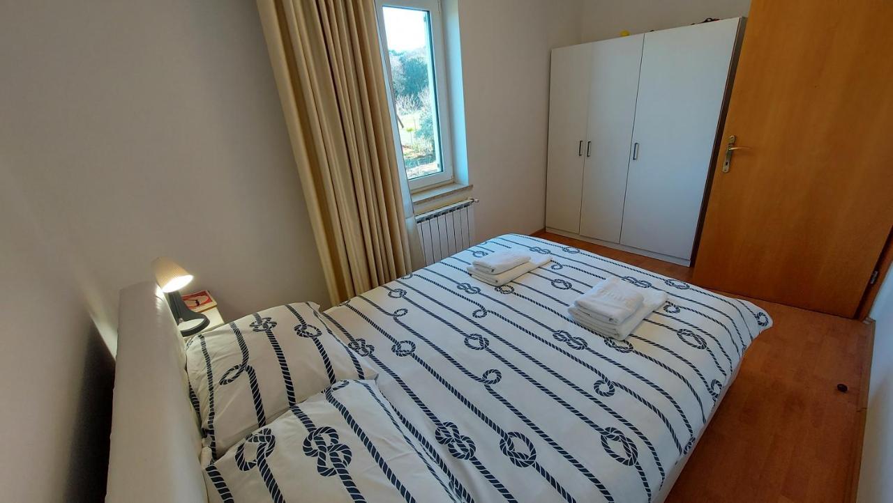 Appartement Soline Ada à Pjescana Uvala Extérieur photo