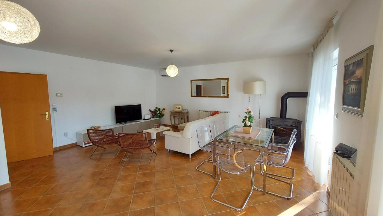 Appartement Soline Ada à Pjescana Uvala Extérieur photo