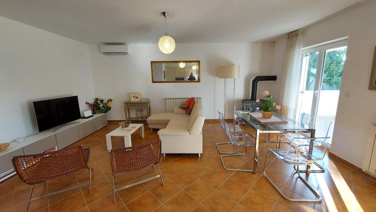 Appartement Soline Ada à Pjescana Uvala Extérieur photo