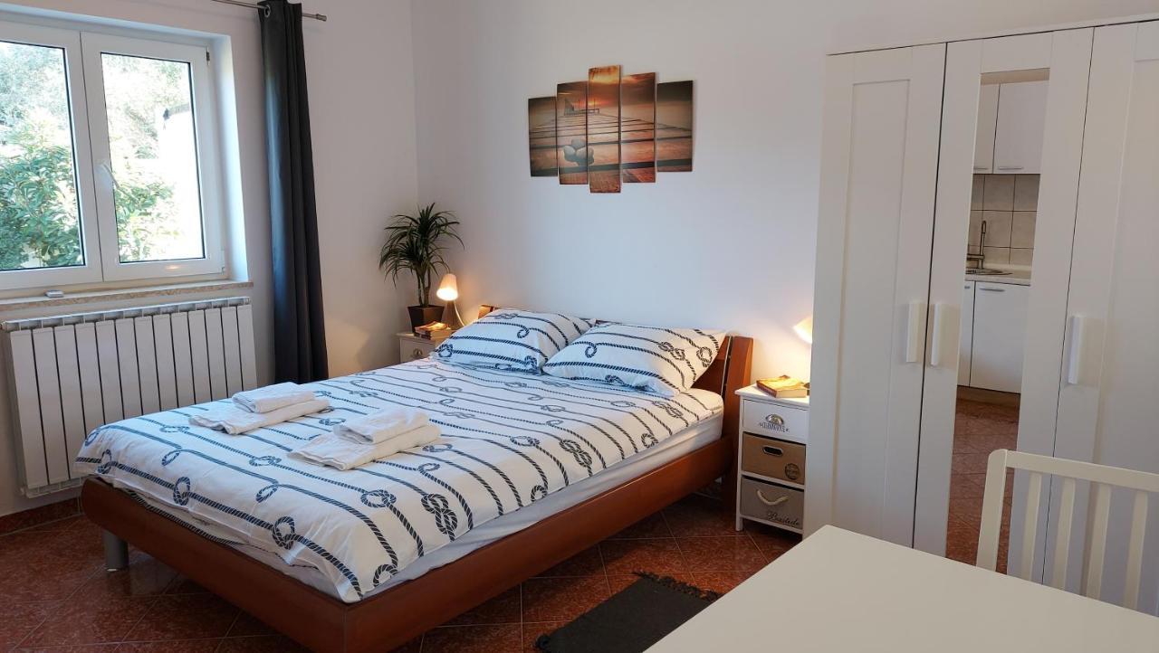 Appartement Soline Ada à Pjescana Uvala Extérieur photo