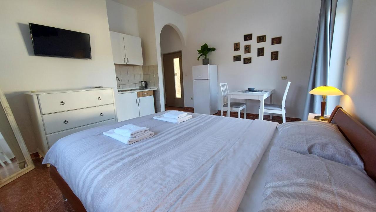 Appartement Soline Ada à Pjescana Uvala Extérieur photo